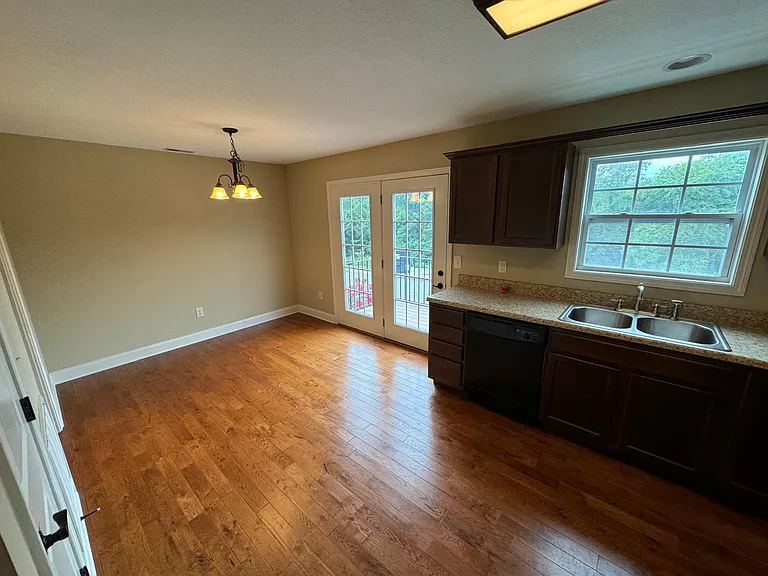 610 Grays Pointe Ct — Photo 6