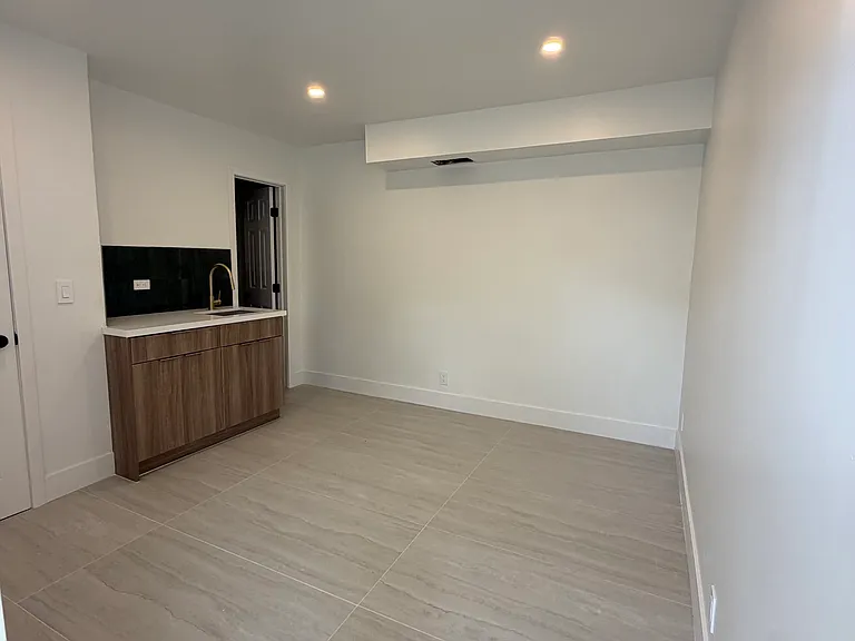 1301 NE 13th Ave #4 — Photo 10