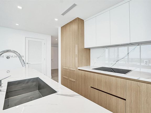 5th image of 2411 Laguna Cir #2511