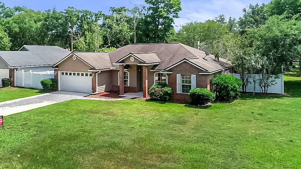 Building Photo - 236 Clover Ct