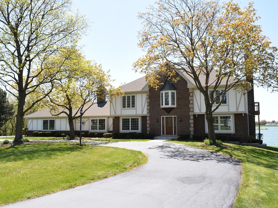 1st image of 7 Back Bay Dr