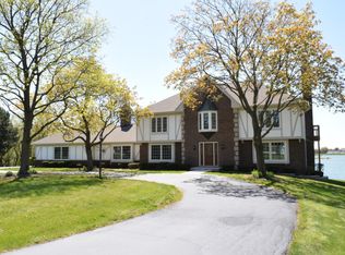 7 Back Bay Dr, South Barrington, IL 60010