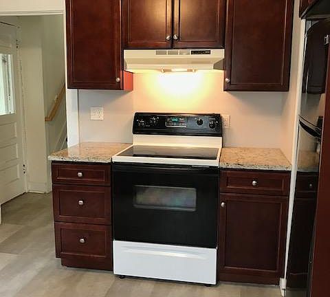 Newly renovated kithcen with granite counters, self cleaning stove.