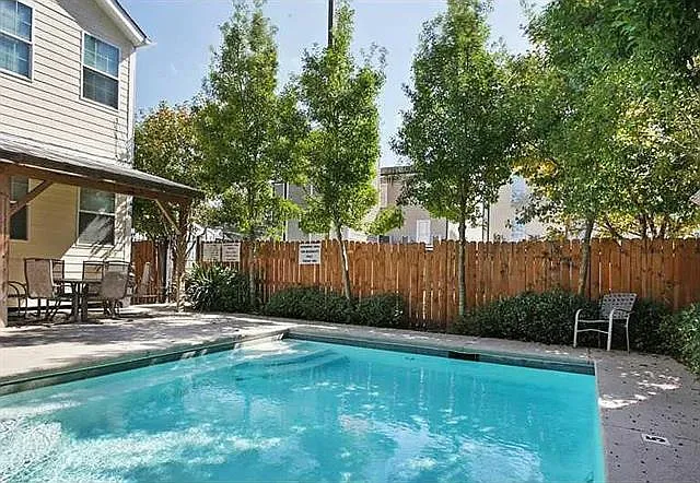 3201 Carondelet St #101 — Photo 10