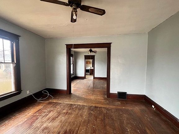 3rd image of 602 E Decatur St