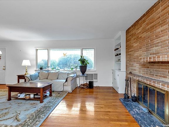 3rd image of 4 Orchard Ln