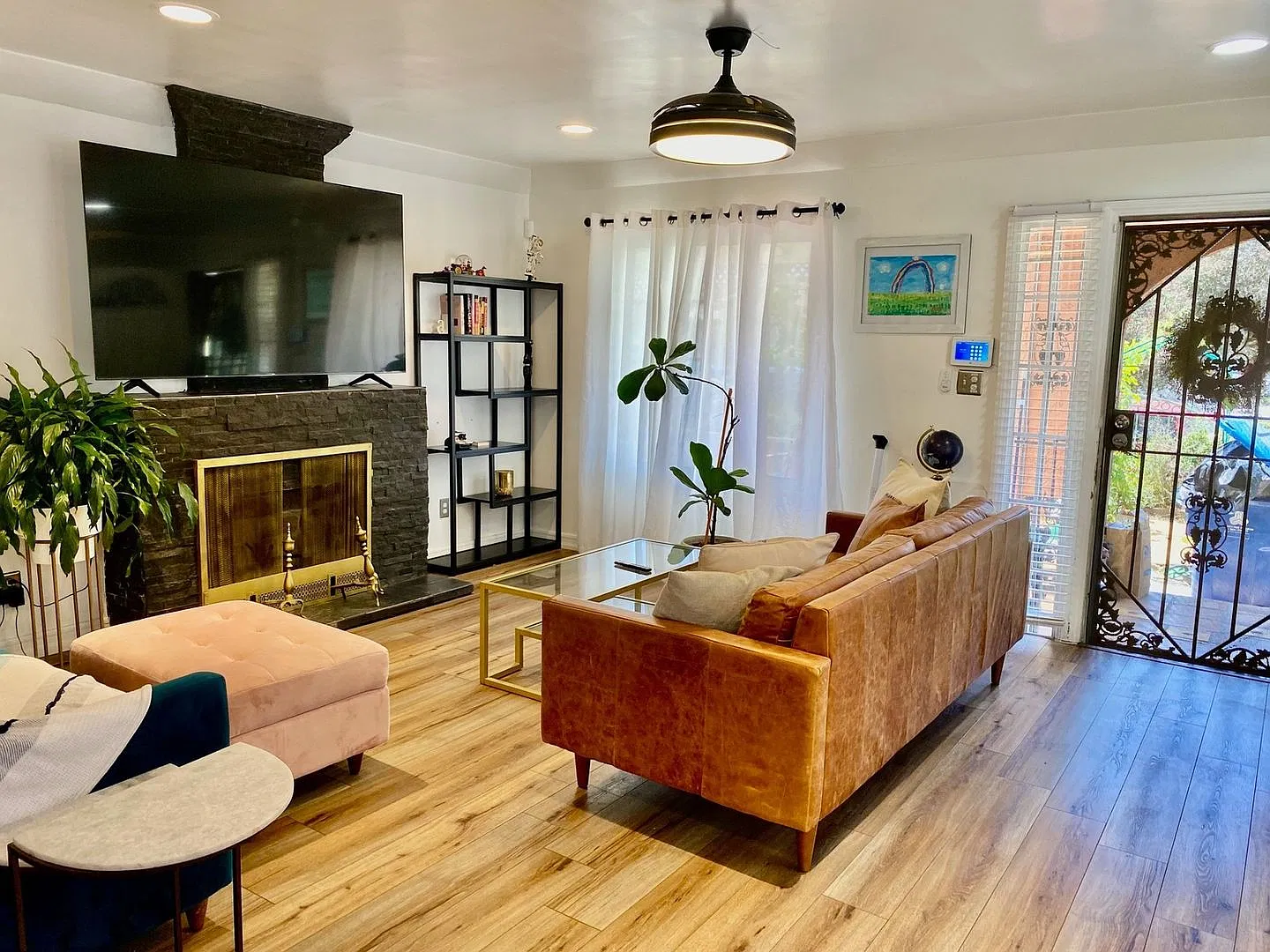 Charming 1BR plus office. Duplex in Los Angeles — Photo 2