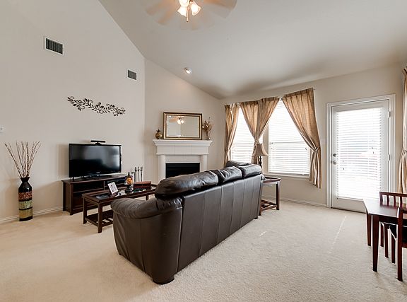 5th image of 1112 Lake Hollow Dr