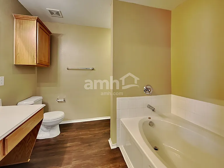 925 Hawthorne Rd — Photo 13