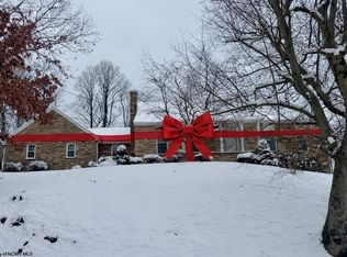 4 Oriole Ln, Fairmont, WV 26554