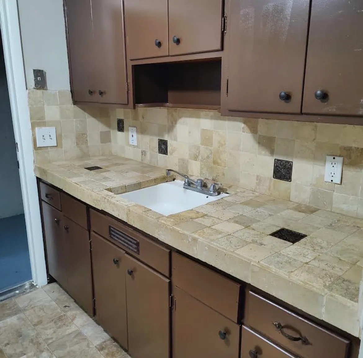 3 bed, 1075 sqft, $1,099 — Photo 1
