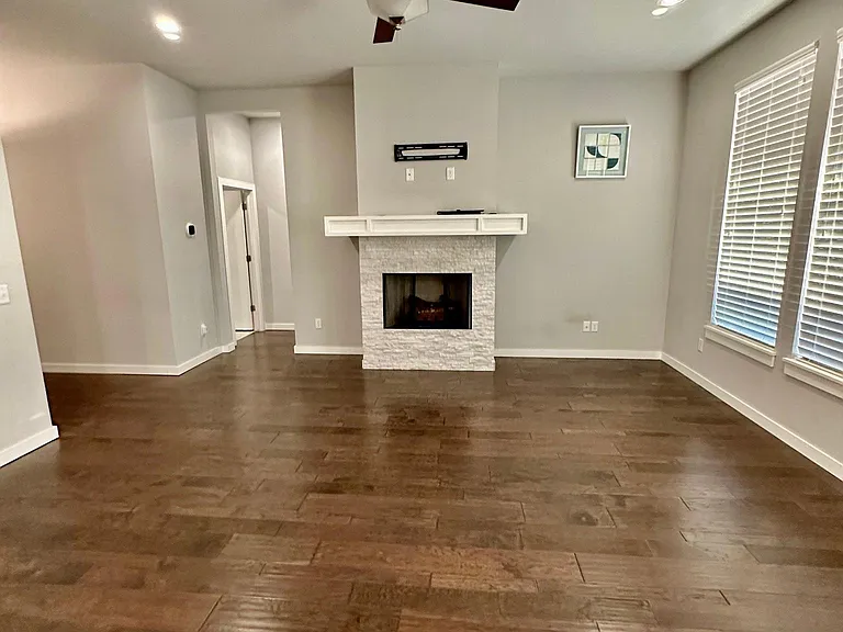 18537 Haslemere Ln — Photo 33