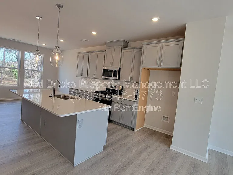 2354 Donnelly Hills Ln — Photo 10