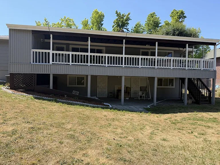 220 S B St — Photo 20