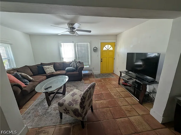 1637 Woodford Ave — Photo 26
