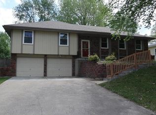 1111 NE 74th St, Gladstone, MO 64118