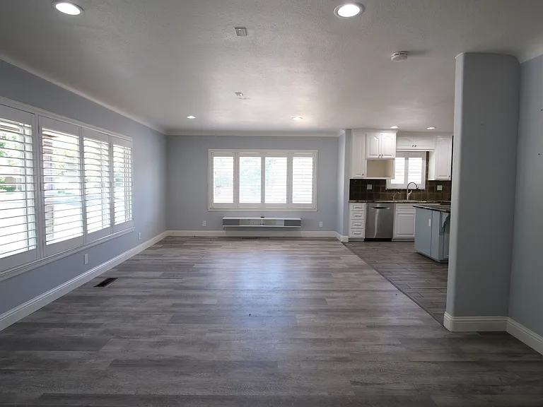 1436 Albany Ave — Photo 7