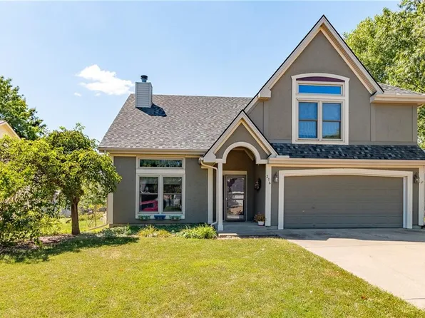 216 Edgewood Dr, Wellsville, KS 66092
