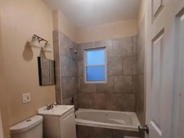 8551 S Manistee Ave #2 — Photo 4