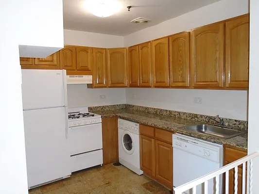 Rented by 18 REALTY | media 15