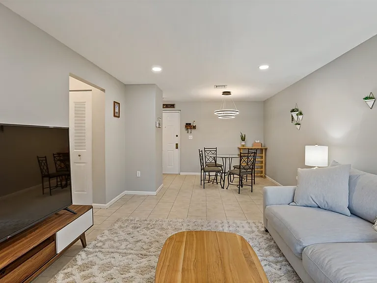 20 Central St #306 — Photo 25