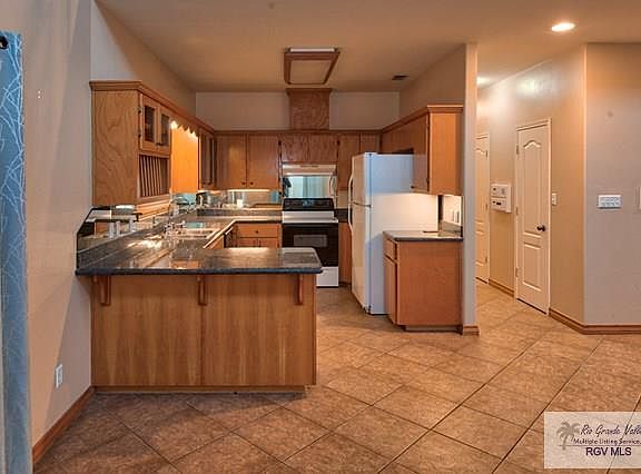 5th image of 210 Blackhawk Dr