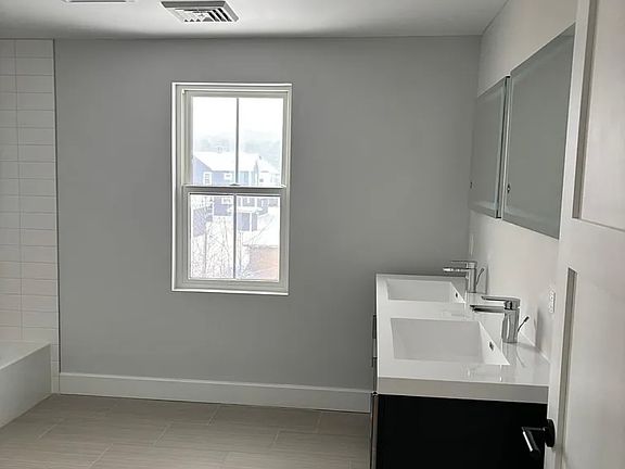 4th image of 214 Center St