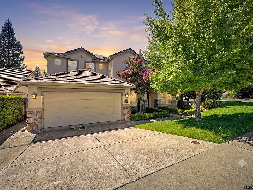5825 Oak Place Ct