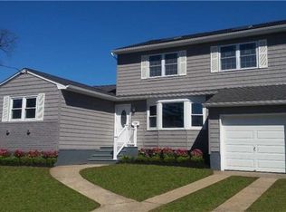 1129 Ruth Pl, Bellmore, NY 11710