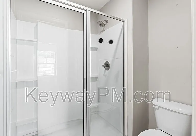 1066 Linsmore Ave — Photo 11