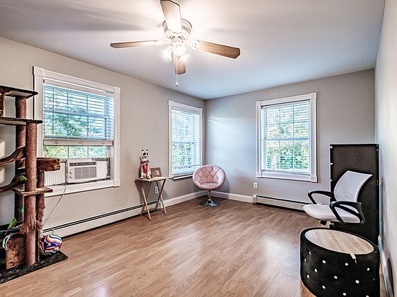 5th image of 321 North Street N #2