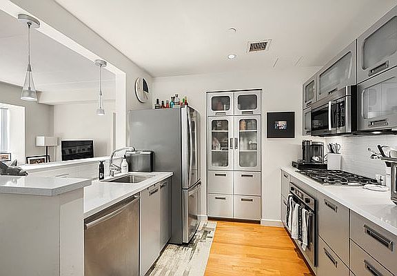 4th image of 87 Smith St APT 11D
