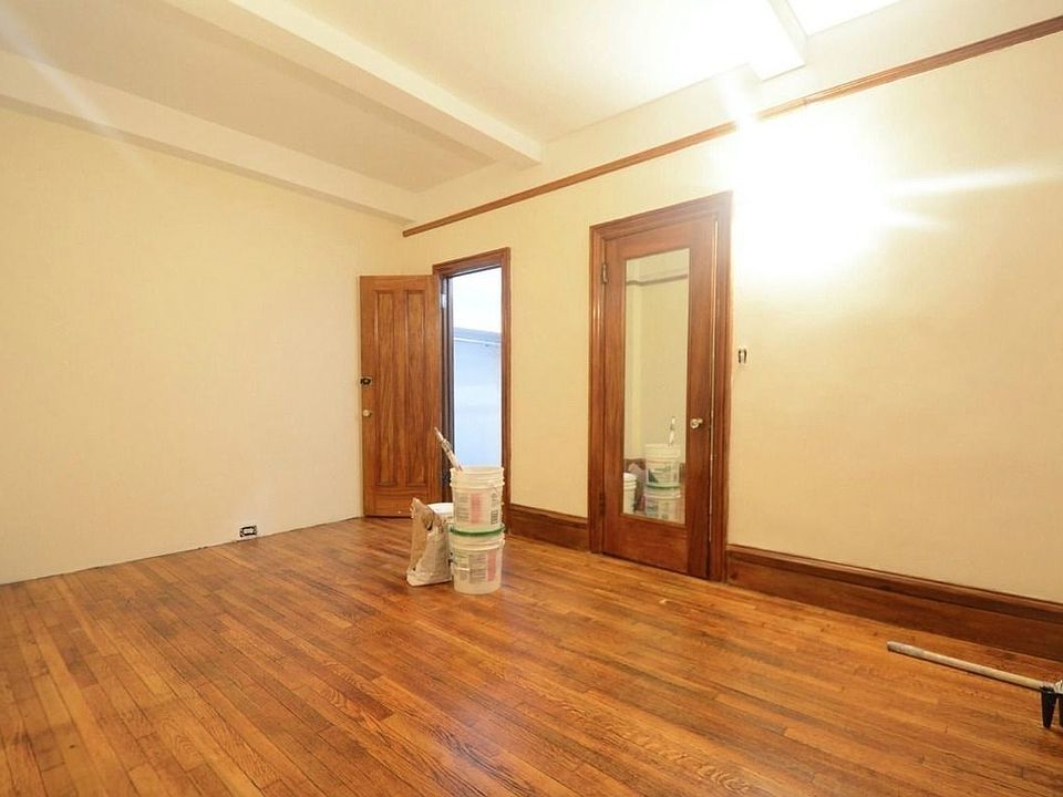 1st image of 287 Amsterdam Ave #211