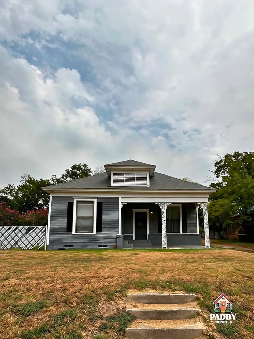 405 E First — Photo 1