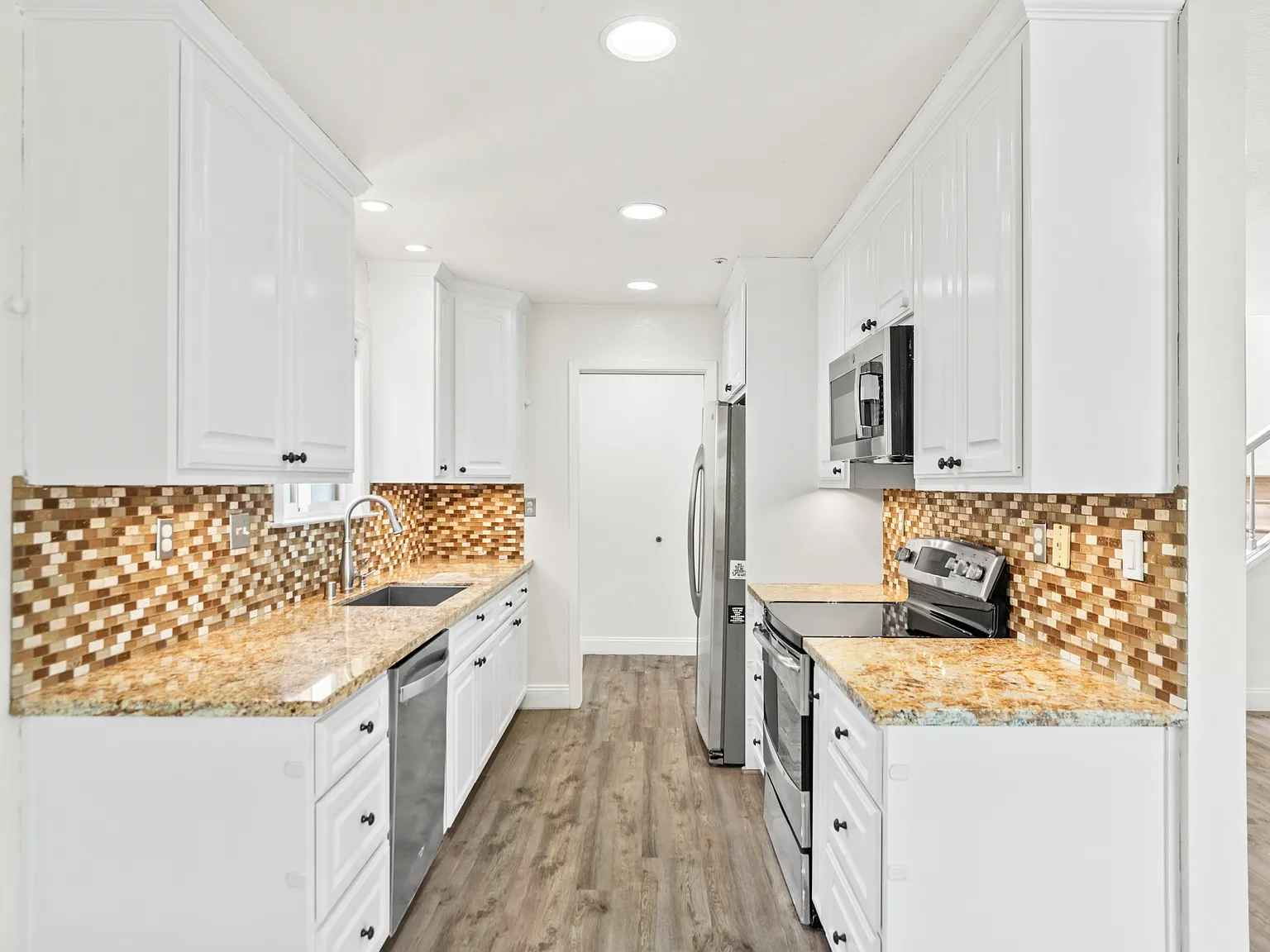 3 bed, 2.5 bath, 1300 sqft, $5,200 — Photo 3