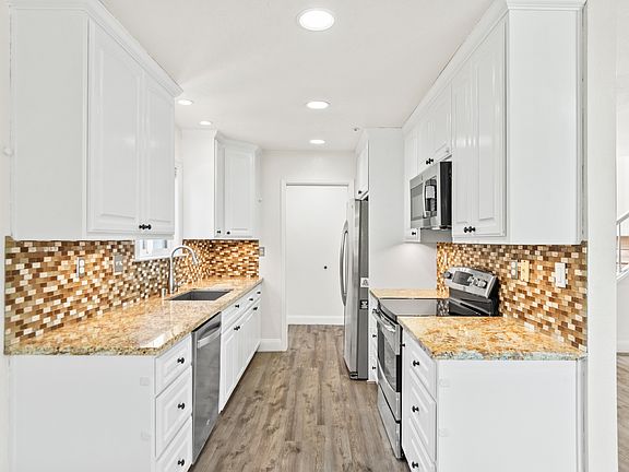 3rd image of 153 Albacore Ln