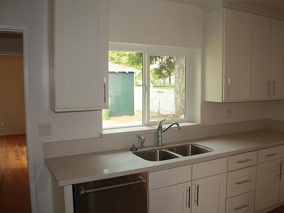 5th image of 900 Galloway St