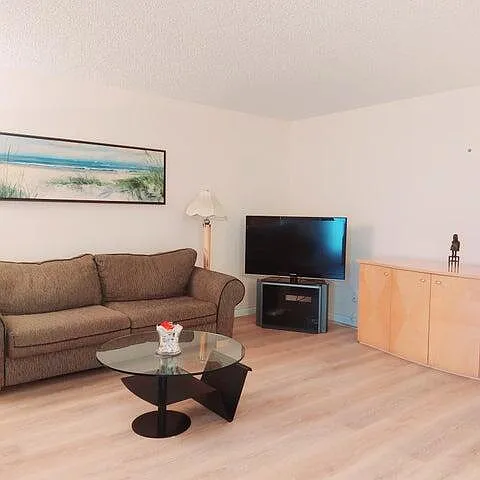 767 Burgundy St #P — Photo 3