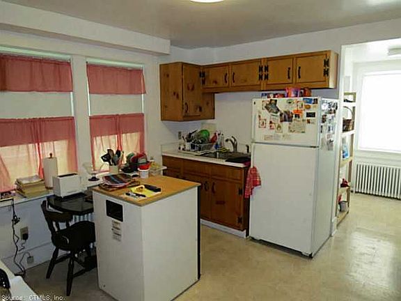 5th image of 268 W Main St