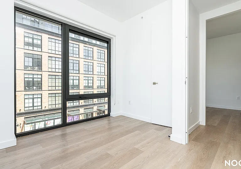 527 Grand Ave #306 — Photo 6