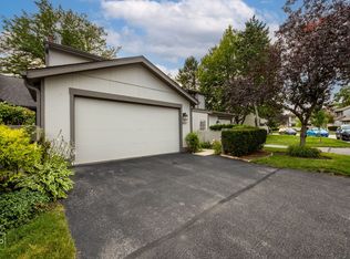 2627 Smith St, Rolling Meadows, IL 60008