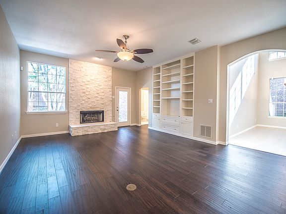 3rd image of 2701 Waterford Dr