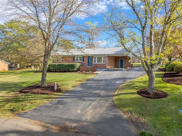 147 Gilliland Rd, Pickens, SC 29671