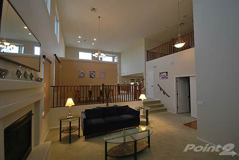 3 Front Room-Looking into Dining 2