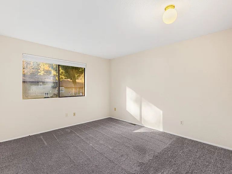 17633 NE 88th Pl — Photo 17