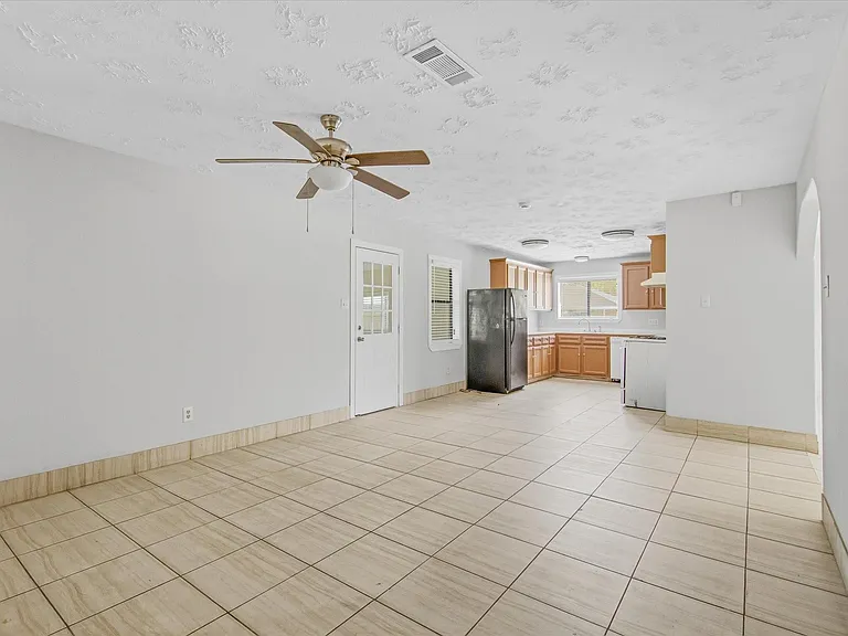 501 Ladd St — Photo 14
