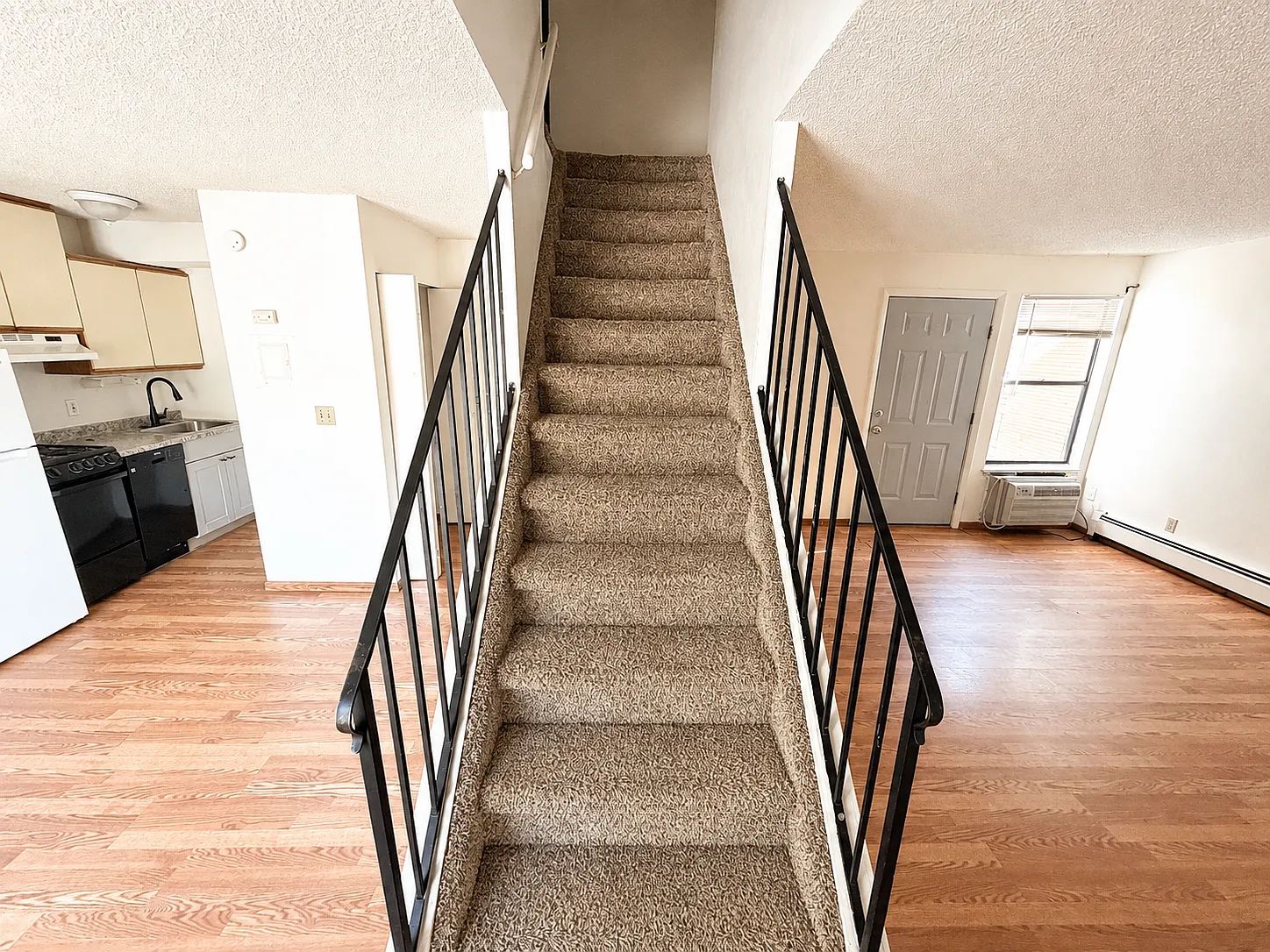 2 bed, 1200 sqft, $2,200 — Photo 4