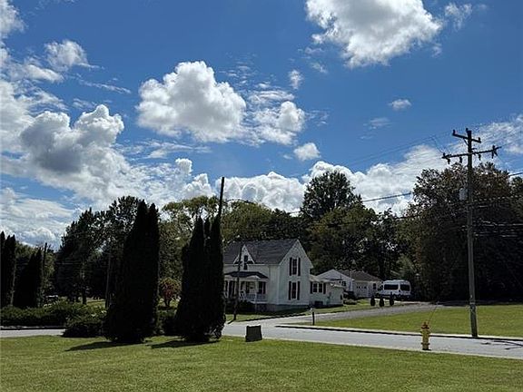 2nd image of 302 Spring St