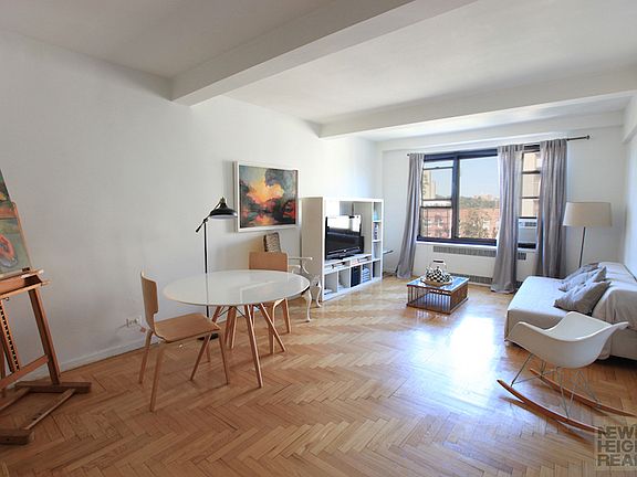 3rd image of 77 Park Ter E APT D55