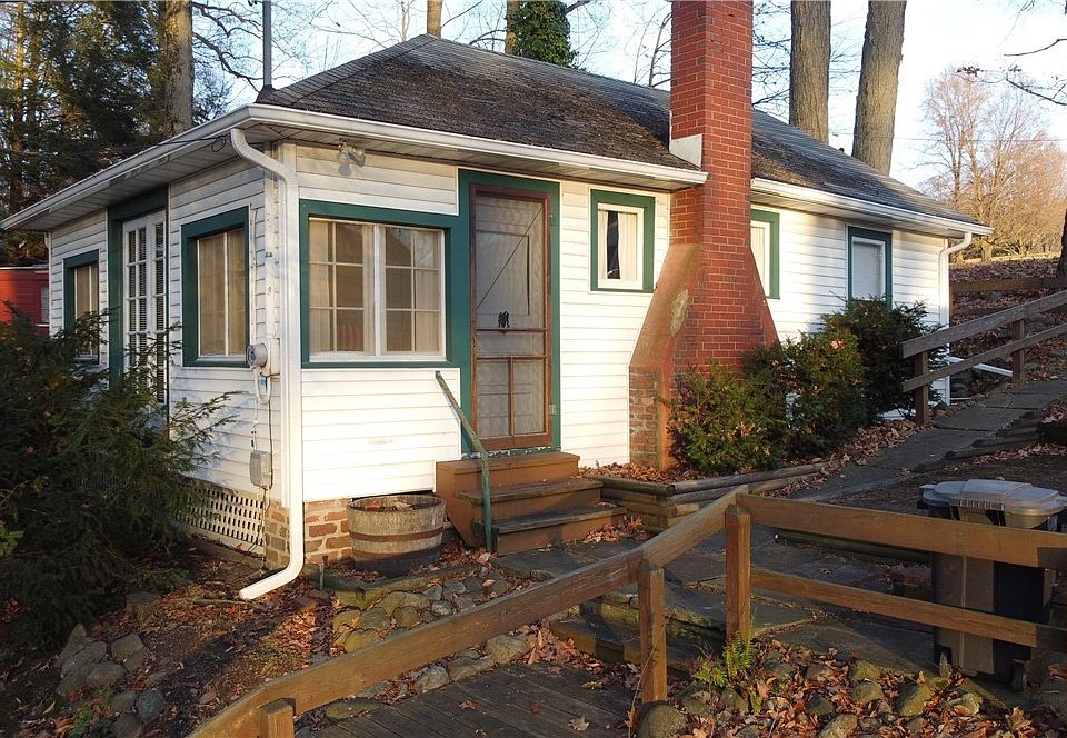 1st image of 1312 Country Club Dr